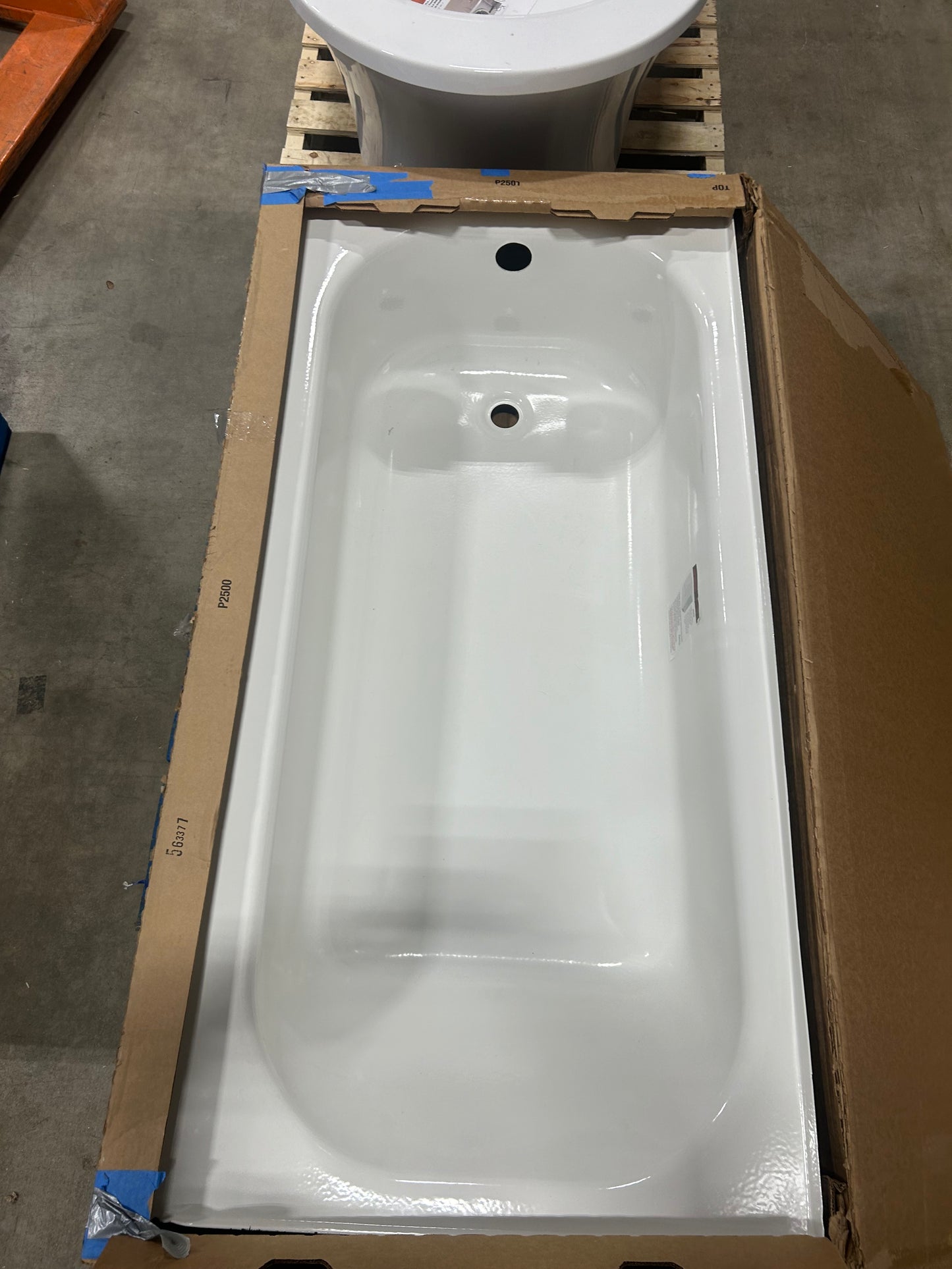 Aloha 60 in. x 30 in. Soaking Bathtub with Left Drain in White (Minor Damage)