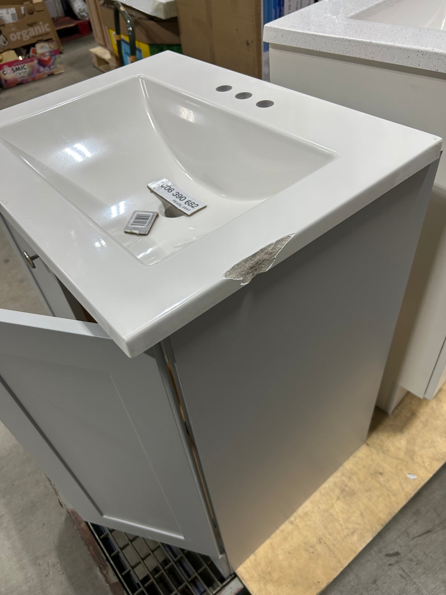 24 in. W x 19 in. D x 33 in. H Single Sink Freestanding Bath Vanity in Pearl Gray with White Cultured Marble Top (Damaged)