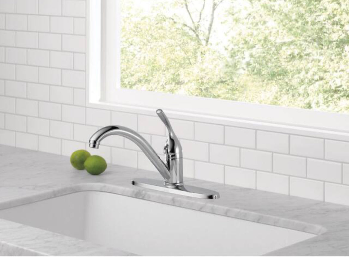 Classic Single-Handle Standard Kitchen Faucet in Chrome, Delta