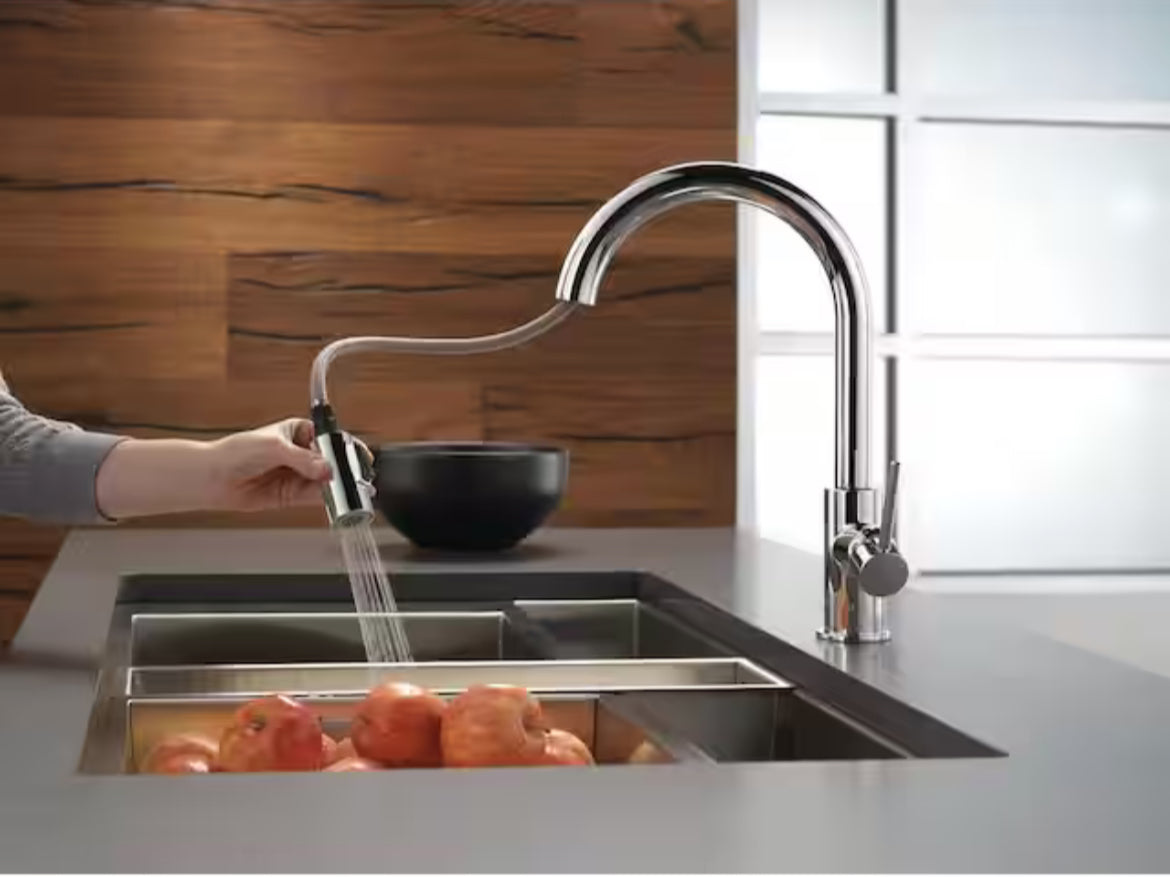 Single Handle Pull-Down Kitchen Faucet in Chrome, Delta