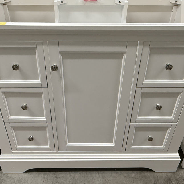 (L) Windsor 40" Matte White Traditional Bathroom Cabinet